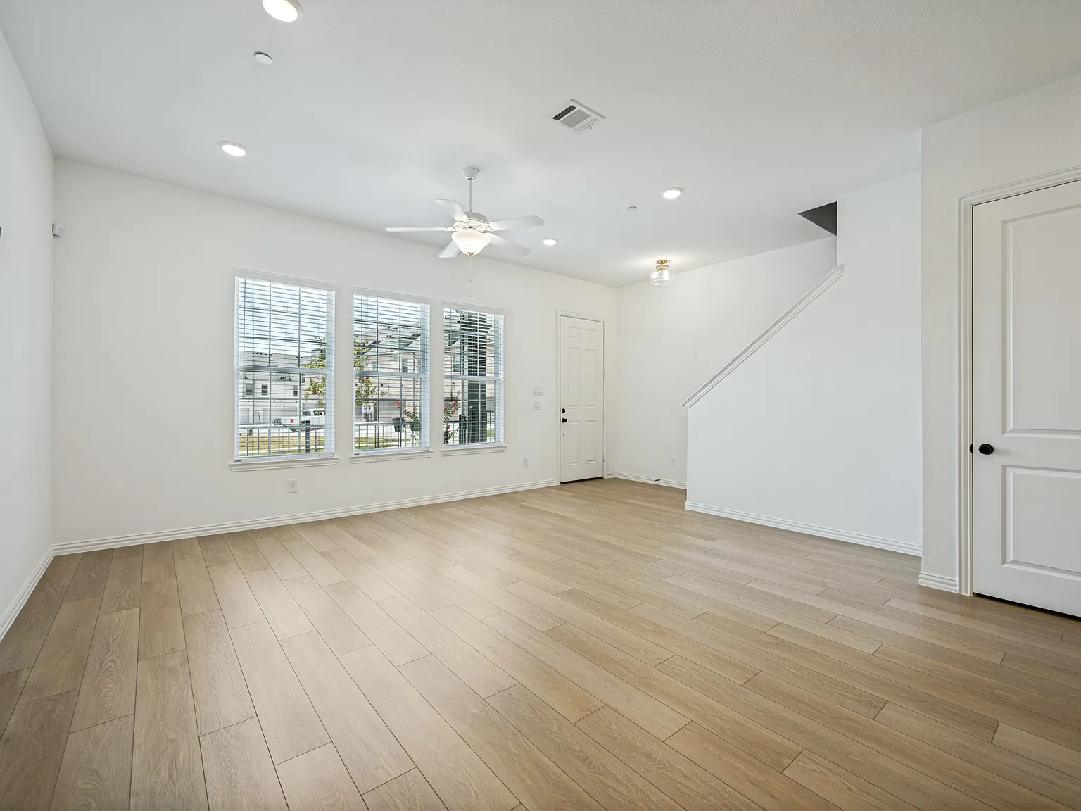 3 bed, 2.5 bath, 1712 sqft, $2,900 — Photo 2