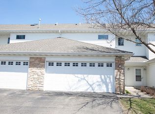 7560 6th St N, Oakdale, MN 55128
