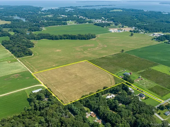 21 Crittenden Rd #A, Deltaville, VA 23043