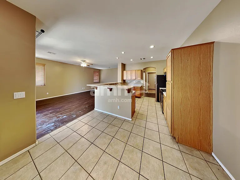 2150 E Bellerive Pl — Photo 5