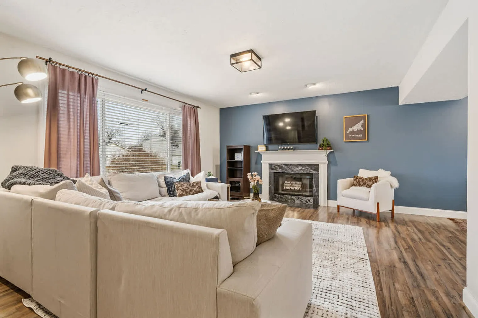 4 bed, 2.0 bath, 1614 sqft, $5,902 — Photo 2