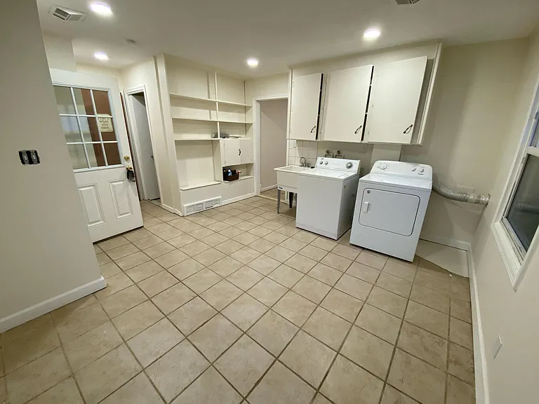 5696 Nightingale St — Photo 11