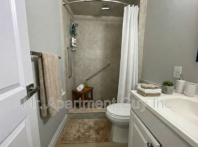 1 bed, 1.0 bath, $2,149 — Photo 4
