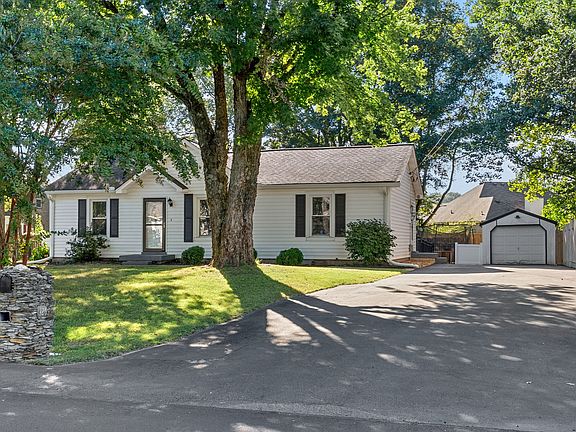 5th image of 426 Barksdale Dr