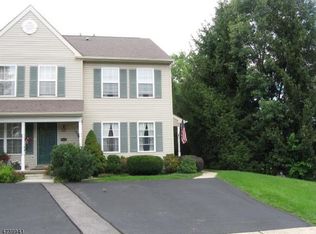 100 Revere Rd, Stewartsville, NJ 08886