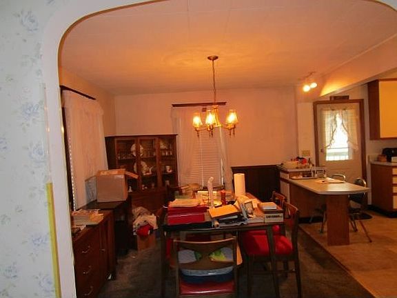 3rd image of 415 Roosevelt Ave
