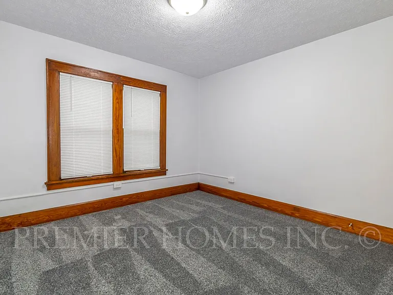 115-123 Louis Ave — Photo 11