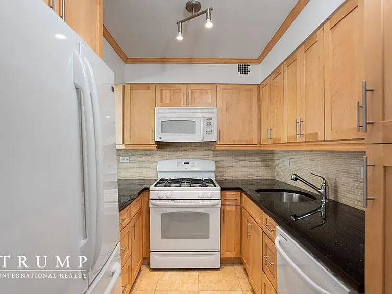 165 E 61st St #3C — Photo 7