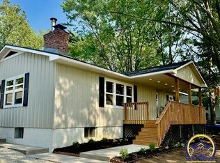 6448 NW Rochester Rd, Topeka, KS 66617