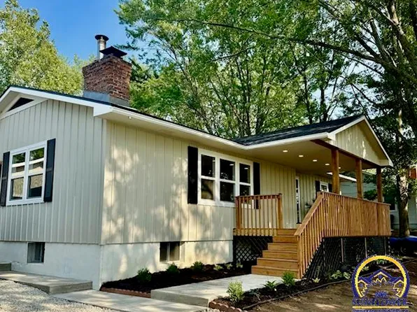 6448 NW Rochester Rd, Topeka, KS 66617