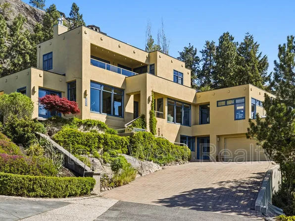 837 Mount Royal Dr, Kelowna, BC V1Y 3M3