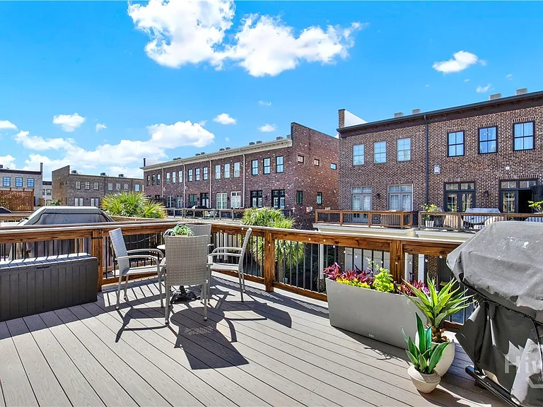 437 Port St — Photo 34
