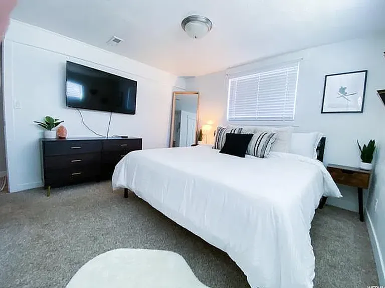 721 Rosewood Ln #D — Photo 12