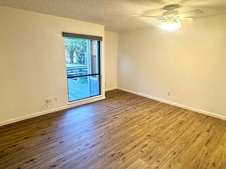 650 Del Verde Cir #6 — Photo 15