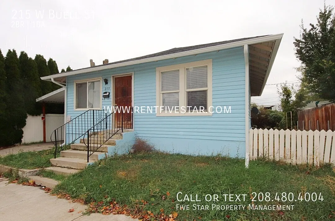 2 Bedroom Upstairs Apartment With NEW Flooring! — Photo 1