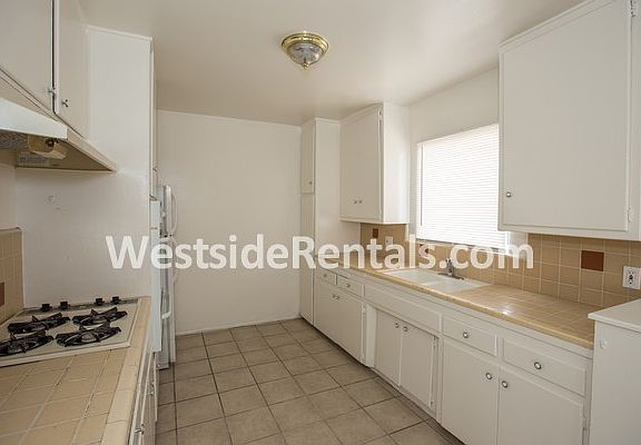 4th image of 325 S Westlake Ave APT 10