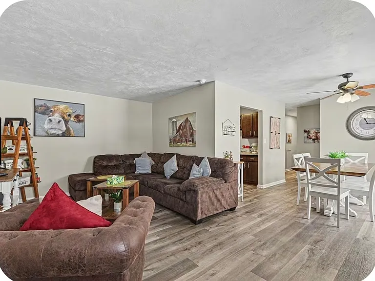 554 Allison Dr — Photo 1