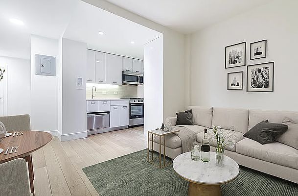 1st image of 230 E 44th St APT 2D