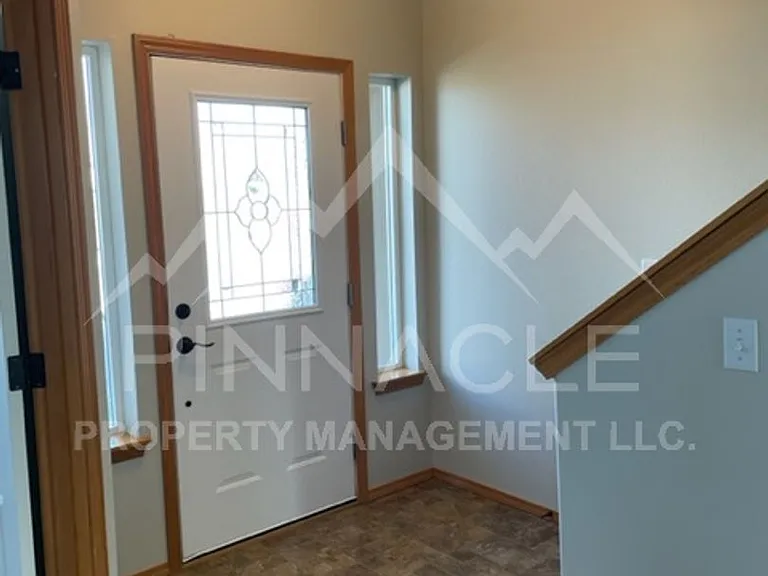 1808 W Clearview Dr — Photo 2