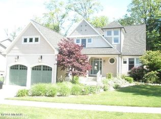 27 Streamwood Dr, South Haven, MI 49090