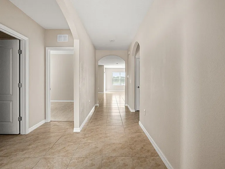 1112 Fox Path Rd — Photo 2