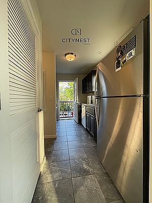 3rd image of 112 Grimsby St