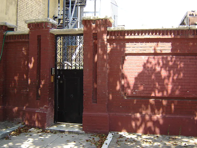 1403 Madison Ave — Photo 9