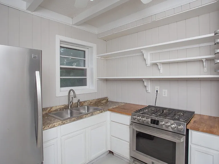 2851 Ion Ave — Photo 9