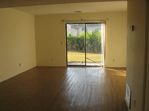 727 S Main St APT 48, Hinesville, GA 31313