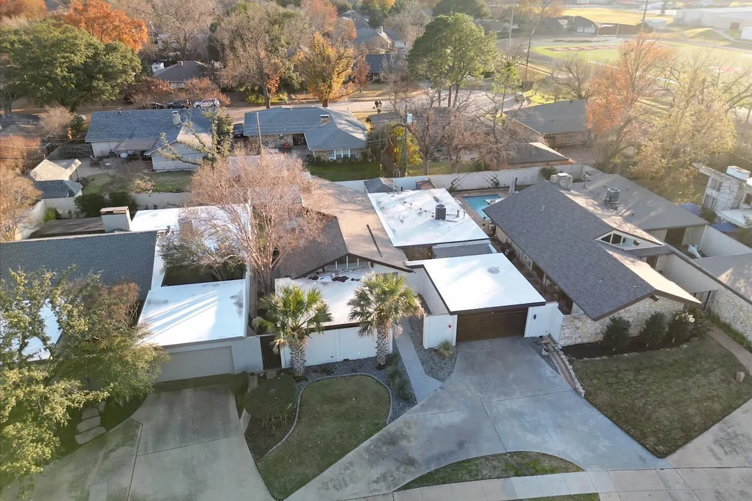 4 bed, 2.0 bath, 2325 sqft, $11,517 — Photo 3