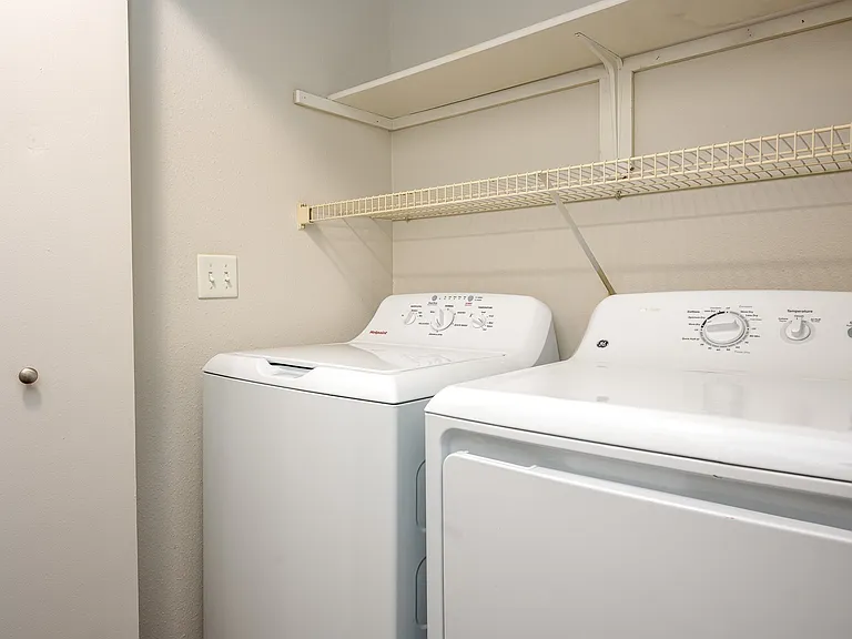 Haven Lake Oswego | Washer & Dryer