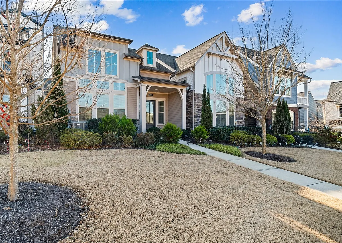Primary Photo - 308 Symphony Way SE
