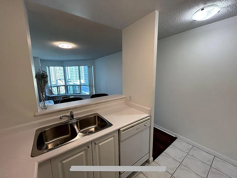 11 Lee Centre Dr #Penthouse 101 — Photo 11