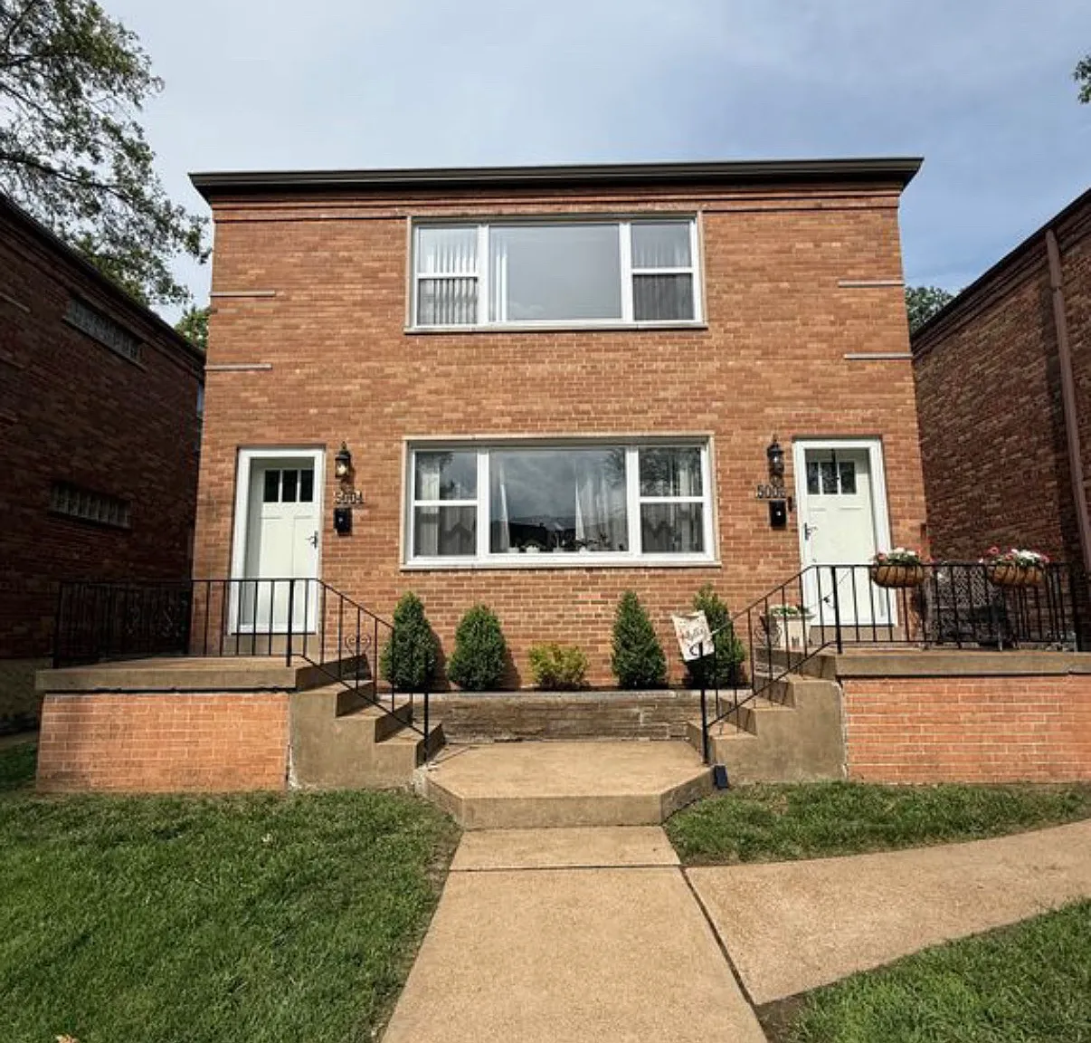 5004-5006 Jamieson Ave — Photo 1