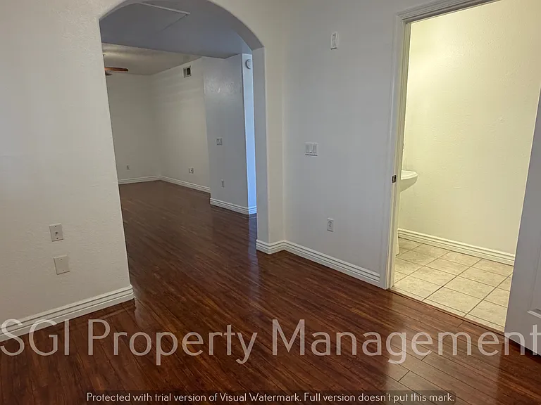 920 E Devonshire Ave #2011 — Photo 5