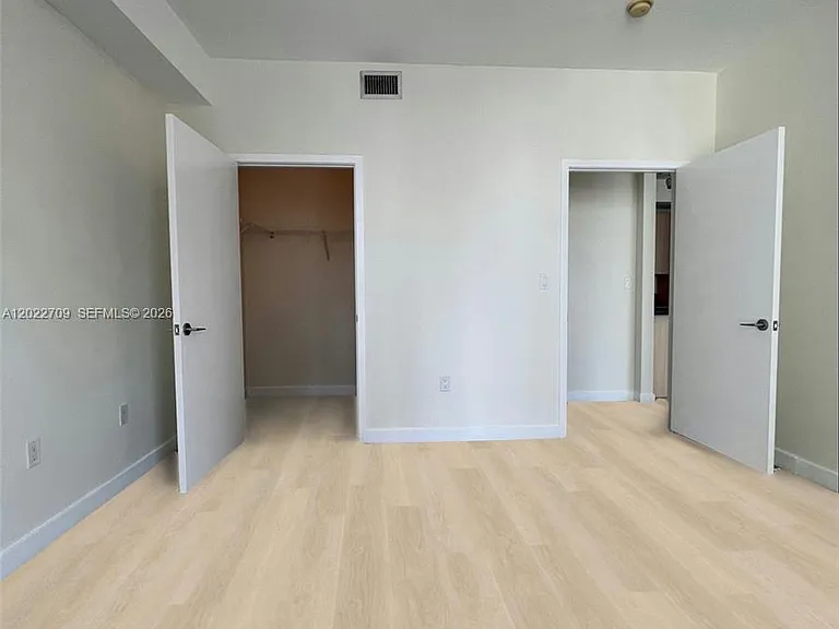 1111 SW 1st Ave #2118 — Photo 9