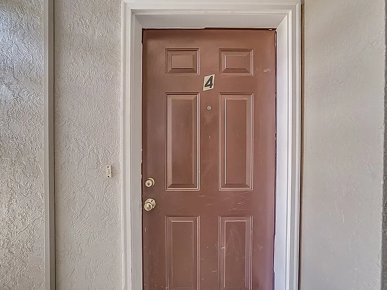 737 E 750 N #4 — Photo 1
