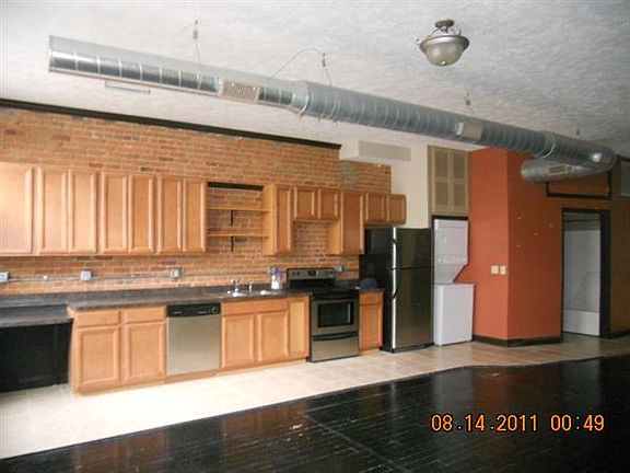 3rd image of 109 S Washington Sq APT G