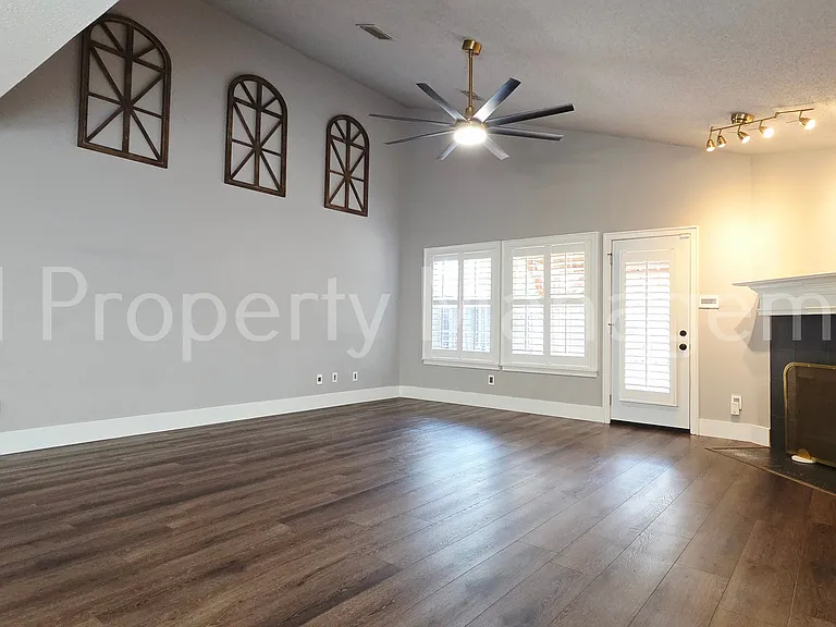 5004 Evergreen Dr — Photo 7