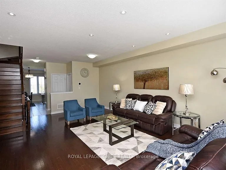 40 Cedar Lake Cres — Photo 9