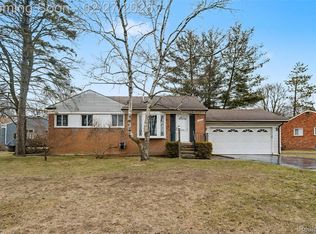 3842 Dill Dr, Waterford, MI 48329