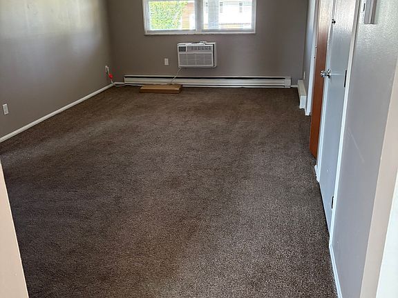 3rd image of 1726 Normandy Dr APT 4