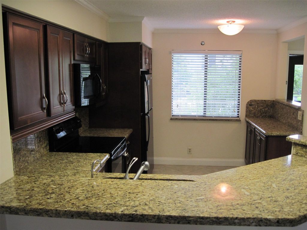 2232 N Cypress Bend Dr APT 307, photo 4