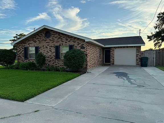 2nd image of 3001 Redwood Cir