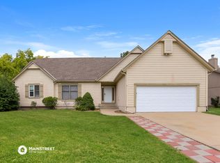 2153 S Stagecoach Dr, Olathe, KS 66062