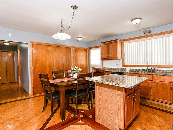 5th image of 9428 S 83rd Ave