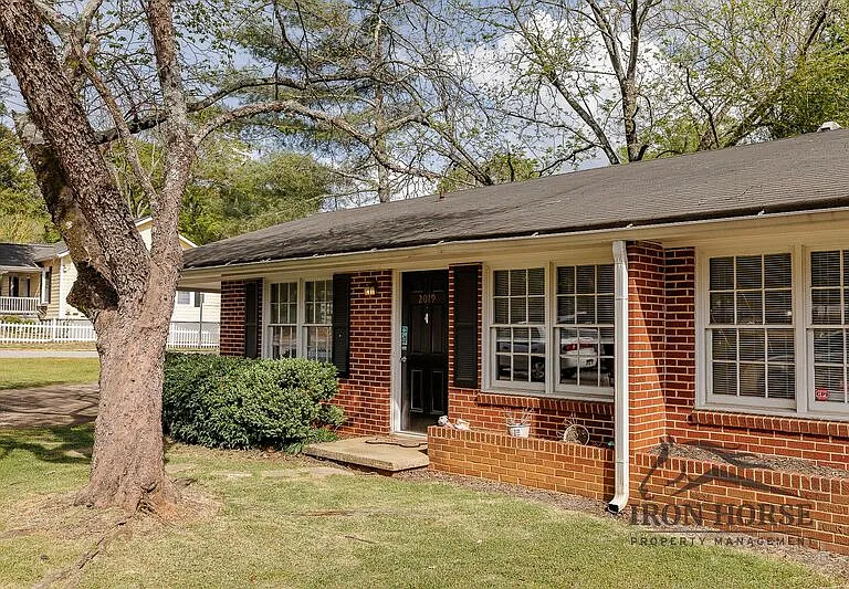 2021 S Lumpkin St — Photo 3