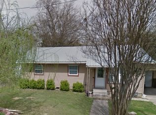 805 W 3rd St, Clarksville, TX 75426