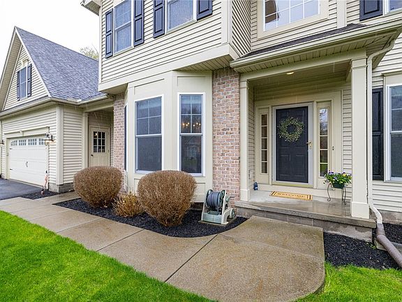 4th image of 74 Brookline Ln