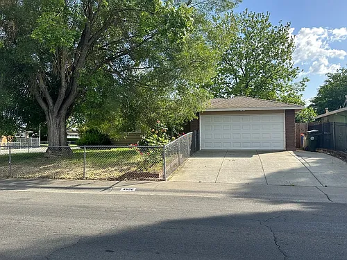 4690 Brookfield Dr Photo 1